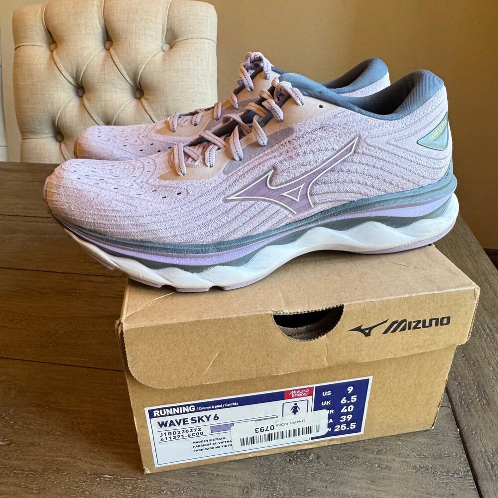 Mizuno Wave Sky 6 Women's Lavender and Gray Running Shoes